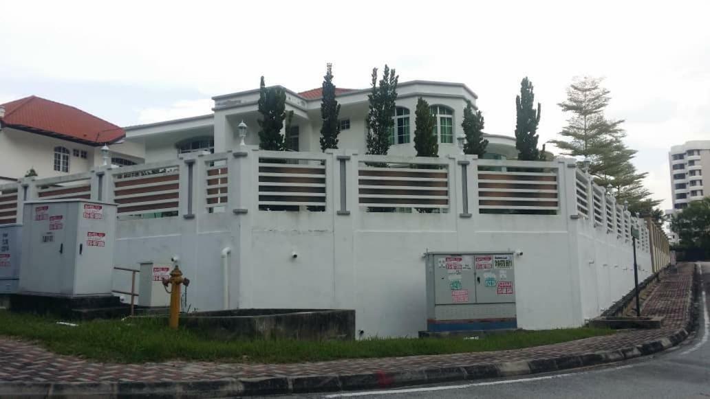 6, Persiaran Tanjung Bunga 3 Villa Batu Ferringhi Exterior photo
