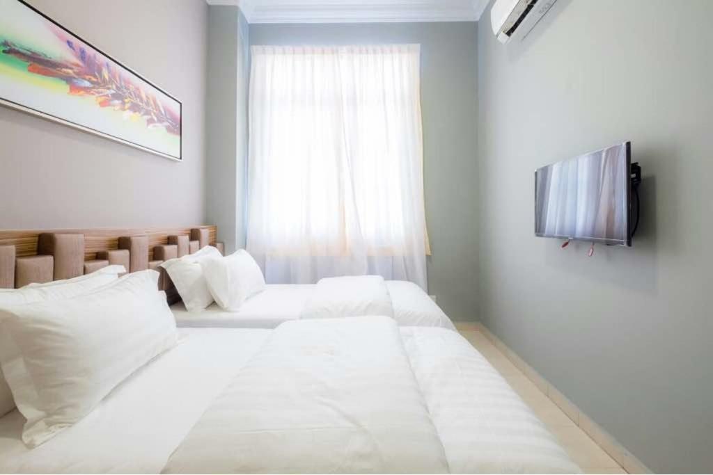 6, Persiaran Tanjung Bunga 3 Villa Batu Ferringhi Exterior photo
